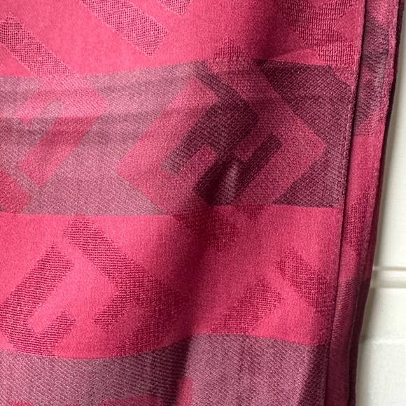 New with tag designer women's Scarf. - Picture 14 of 14